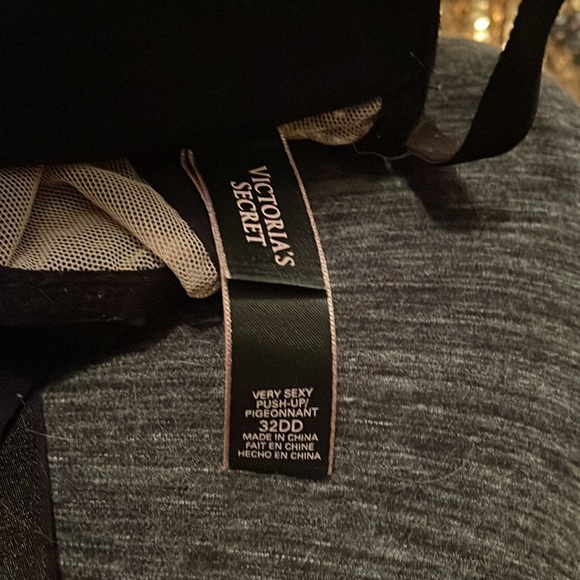 EUC Victoria’s Secret push up bra sz. 32 DD - Picture 4 of 4
